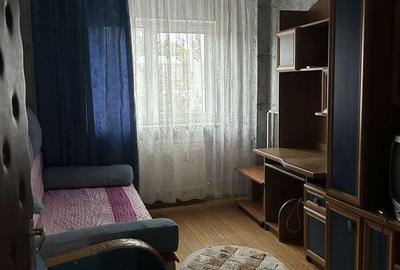 Apartament cu 3 camere decomandat în Prundu