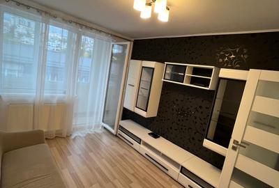 Apartament cu 3 camere semidecomandat, mobilat în Florești