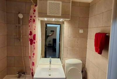 Apartament cu 3 camere decomandat în Drumul Taberei
