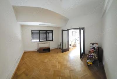 Apartament cu 4 camere în Moșilor