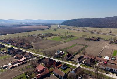 Teren Construcții intravilan de 2970 mp, în Odvoș - 25