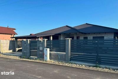 Casă cu 3 camere cu Teren 171 Mp în Central - 1