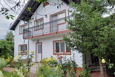 Casă cu 4 camere în Central