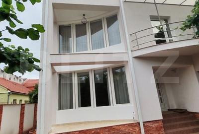 Casă cu 5 camere cu Teren 900 Mp în Ultracentral - 1