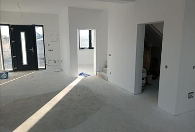 Casă cu 4 camere în Central - 2