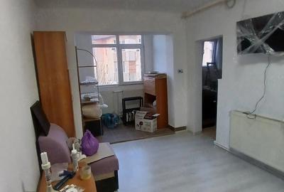 Garsonieră decomandată în Central