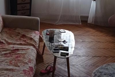 Apartament cu 2 camere decomandat în Far