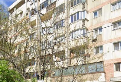 Apartament cu 3 camere semidecomandat în Păcii