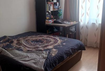 Apartament cu 3 camere decomandat în Tractorul - 9