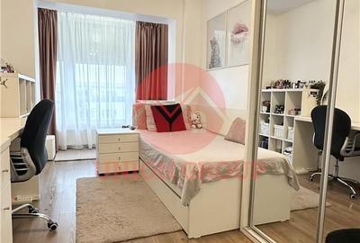 Apartament cu 3 camere decomandat în Km 4