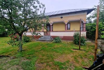 Casă cu 3 camere cu Teren 2100 Mp în Lunca