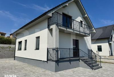 Casă cu 4 camere cu Teren 500 Mp în Corunca