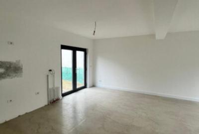Casă cu 4 camere cu Teren 200 Mp în Central - 9