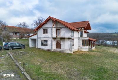 Casă cu 4 camere cu Teren 1553 Mp în Silagiu - 2