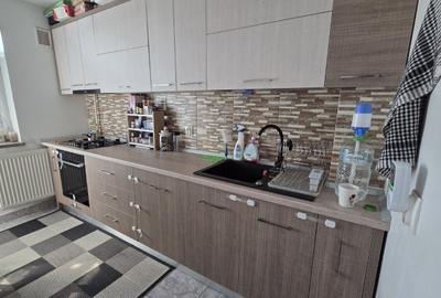 Apartament cu 3 camere decomandat în Trivale