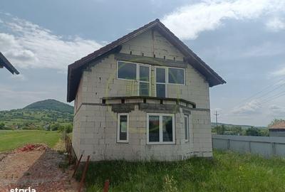 Casă cu 4 camere cu Teren 2500 Mp în Ideciu de Jos - 3