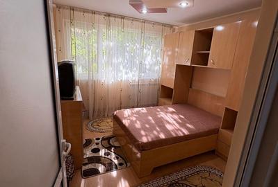 Apartament cu 3 camere semidecomandat în Exterior Vest
