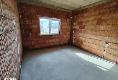Casă cu 3 camere cu Teren 300 Mp în Moșnița Nouă