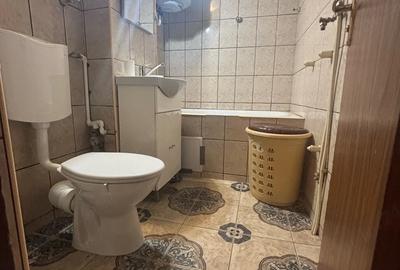 Apartament cu 2 camere decomandat în Cet