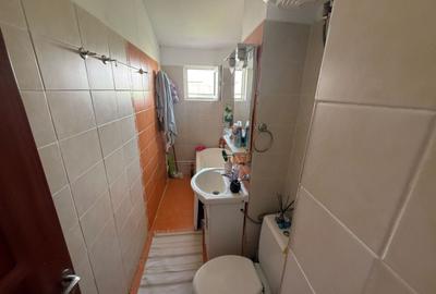 Apartament cu 3 camere semidecomandat, mobilat în Km 4-5 - 6