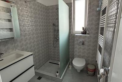 Apartament cu 3 camere decomandat în Micro 6 - 6
