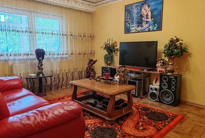 Apartament cu 3 camere semidecomandat în Tractorul - 1