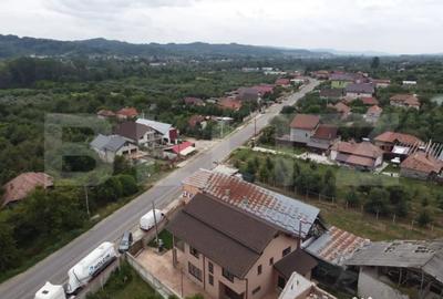 Casă cu 4 camere cu Teren 2360 Mp în Central - 8