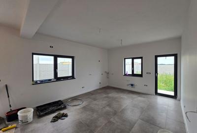 Duplex cu 4 camere cu Canalizare în Torontalului - 3