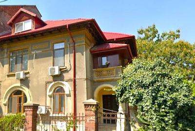 Casă cu 12 camere cu Teren 270 Mp în Cotroceni