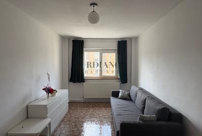 Apartament cu 4 camere semidecomandat în Tineretului