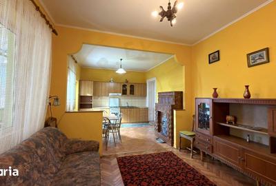 Casă cu 6 camere cu Canalizare în Central - 4