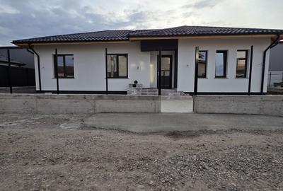 Casă cu 4 camere în Dancu