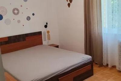Apartament cu 3 camere semidecomandat, mobilat în Obor