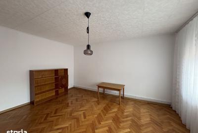 Apartament cu 3 camere decomandat în Valea Cetății