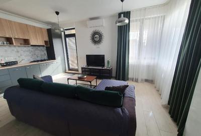 Apartament cu 2 camere semidecomandat, mobilat în Central
