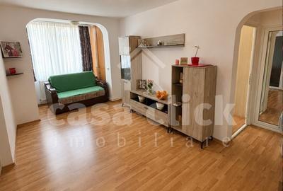 Apartament cu 3 camere semidecomandat în Micro 19