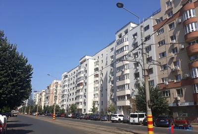 Apartament cu 4 camere decomandat în P-ța Muncii