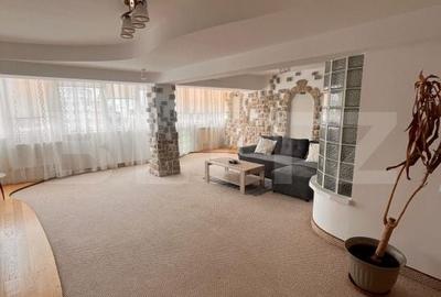 Apartament cu 4 camere decomandat în Central