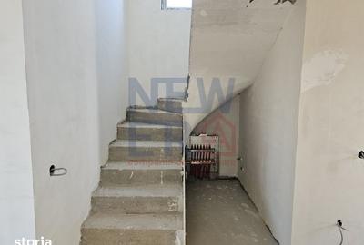 Casă cu 5 camere cu Teren 354 Mp în Crevedia