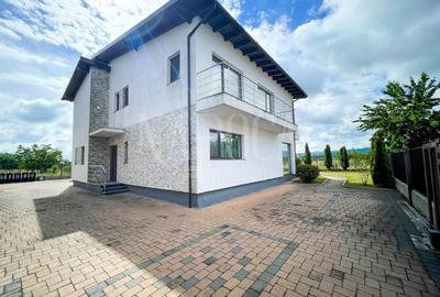 Casă individuală cu 6 camere cu Canalizare în Someșeni - 1