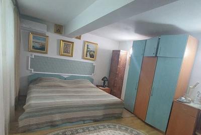 Casă cu 10 camere cu Teren 601 Mp în Central