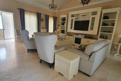 Casă cu 8 camere cu Teren 1100 Mp în Central - 18