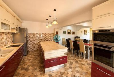 Duplex cu 9 camere cu Canalizare în Central - 12