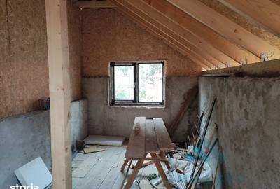 Casă cu 10 camere cu Teren 700 Mp în Furnica