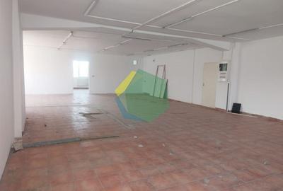 Spațiu comercial, de 200 mp, în Odăi