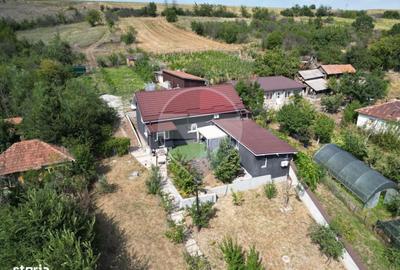 Casă cu 4 camere în Găvănești
