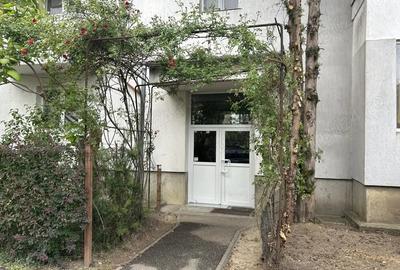 Apartament cu 2 camere semidecomandat, mobilat în Central