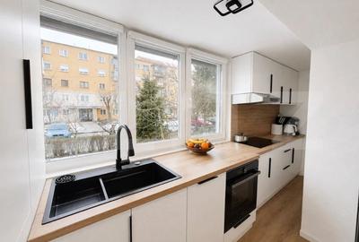 Apartament cu 3 camere semidecomandat în Central