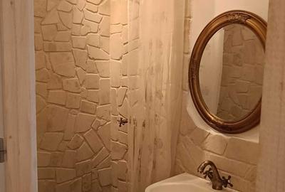 Garsonieră decomandată în Central