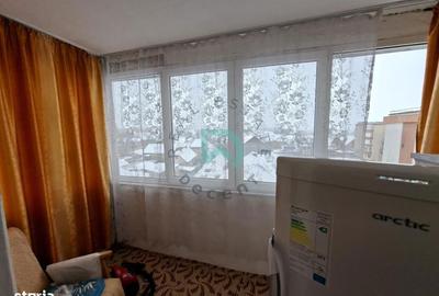 Apartament cu 3 camere decomandat în Florilor - 2